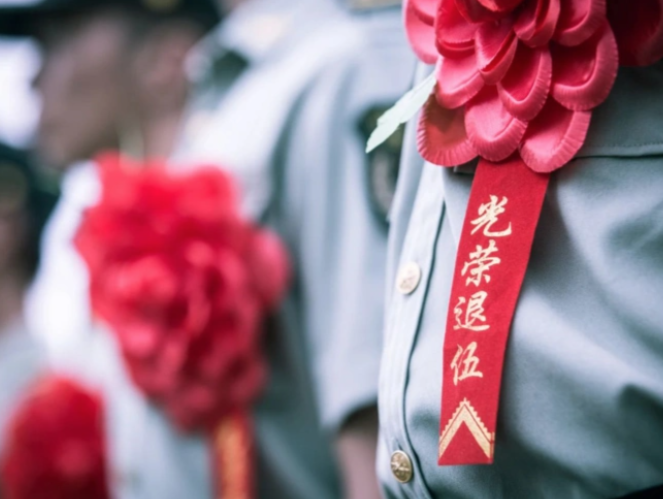 湖南祁阳：现役军人勇救轻生女子