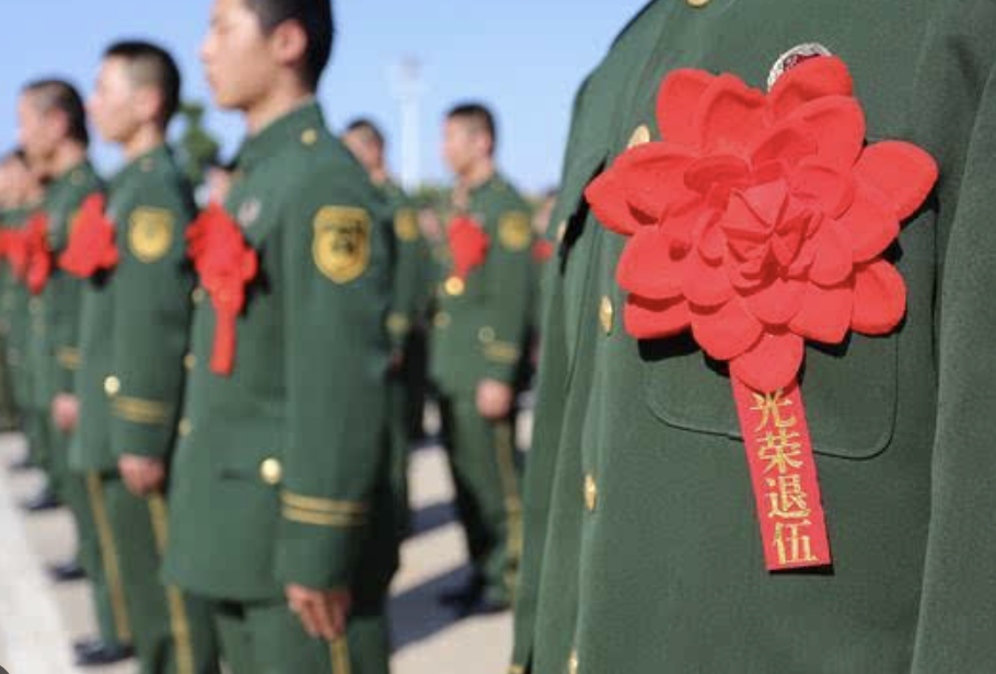 湖南新宁：退役军人冲入火海救出六旬老人